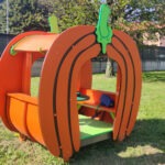 Zuccotta, casetta a forma di Zucca per scuola materna e parco pubblico in alluminio, acciaio e polietilene by Stileurbano