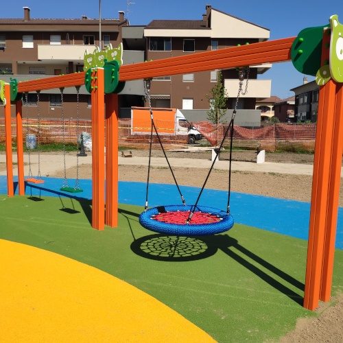Pavimentazione antitrauma in gomma colata in opera EPDM 100% 😉 Produzione  giochi per parco giochi, sport e arredo urbano